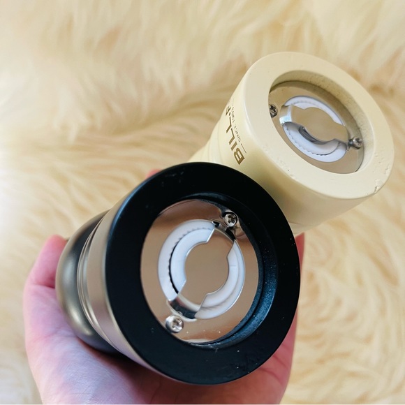 New Salt and Pepper Grinder 7inch Black and White - Picture 4 of 6